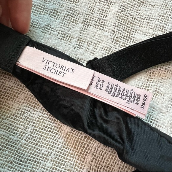 Victoria's Secret Black Very Sexy Push Up Bra Size 32B Rhinestone Bling Strap - Picture 3 of 6